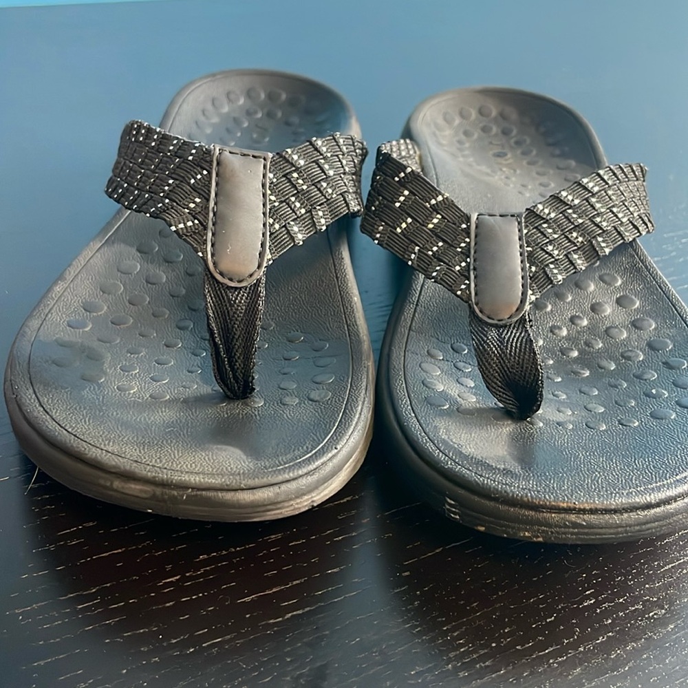 Vionic flip flop thong orthotic sandals. Ladies size 7